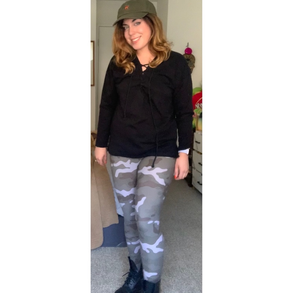 Lace-up pullover